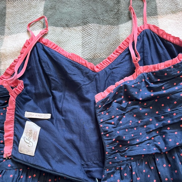 Vintage guess dress. Navy blue and pink polka dot dress from guess. Size 3. - Picture 4 of 4